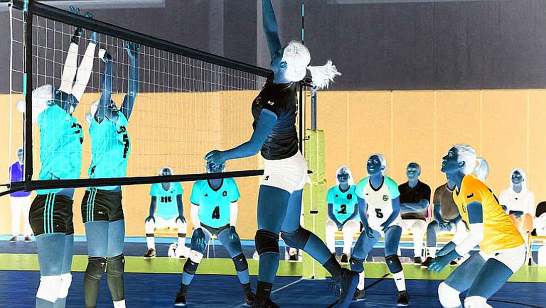 Kentucky hạ Louisville 3-1: Từ hiệu suất .079 đến .420 và cơ chế của một cuộc lật ngược