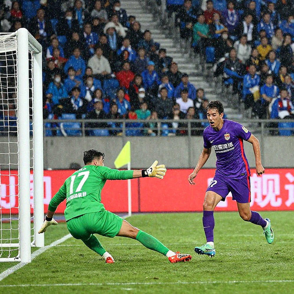 Toda Kazuyuki và bài thơ viết ở tuổi bốn mươi tám