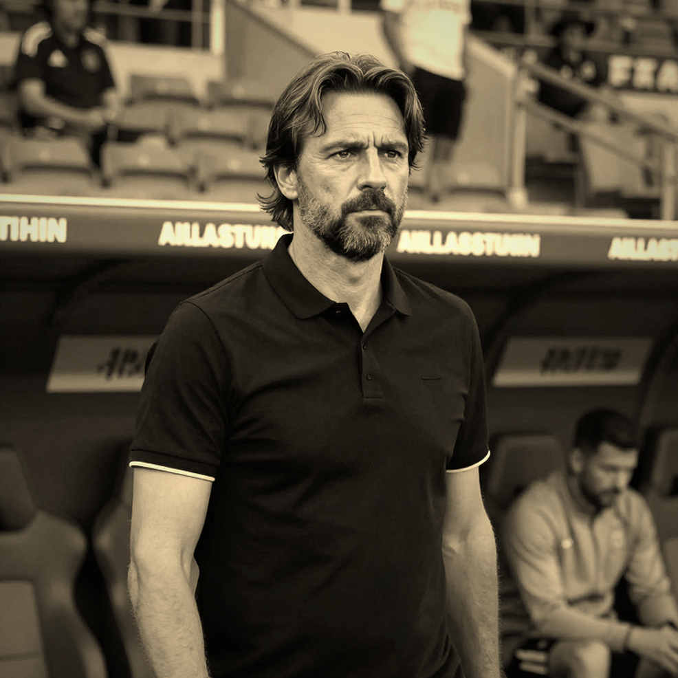 Hợp đồng hết hạn 2027: Serie A và cạm bẫy 'miễn phí' mang tên điều khoản gia hạn