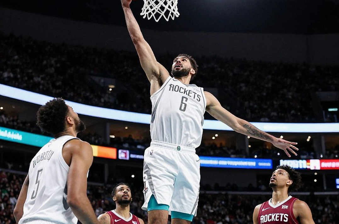 Braxton Key và Evan Fournier tranh luận về minh bạch lương thưởng tại EuroLeague